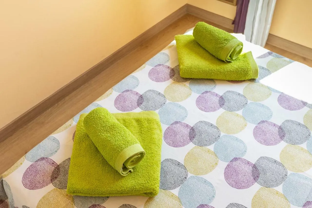 Housalia Guell & Gracia Barcelona Apartment